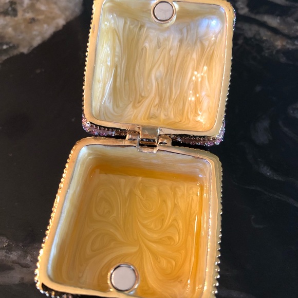 Gorgeous crystal frog enamel trinket / pill box - Picture 4 of 5